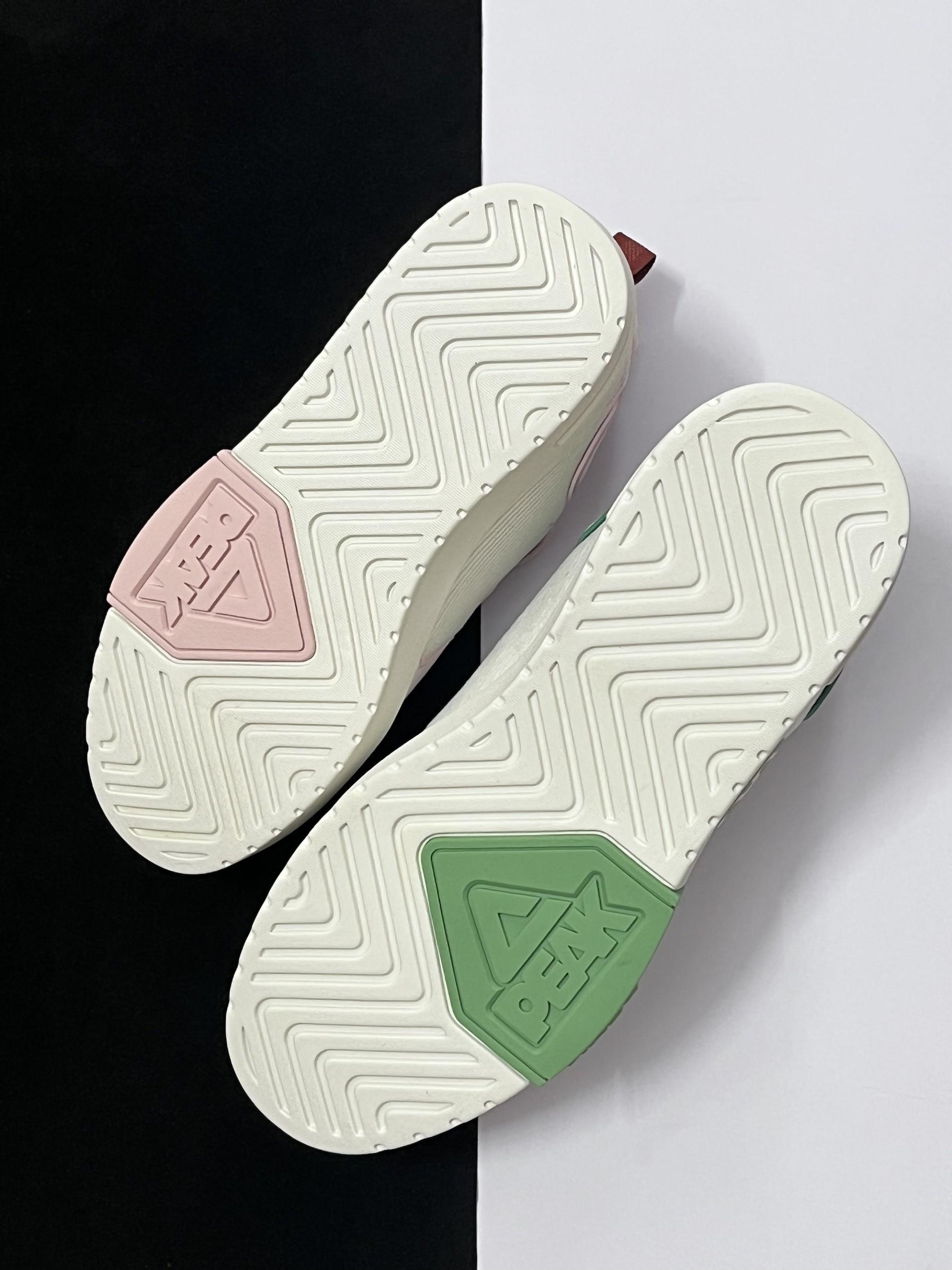 两款很适合作为情侣鞋的匹克板鞋